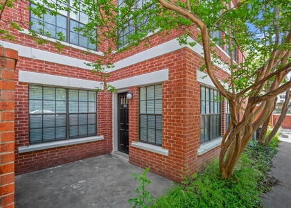 712 W 21st St - Photo 1