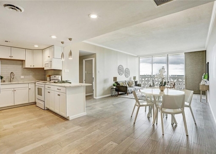 1801 Lavaca St - Photo 1