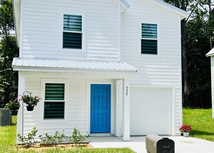 535 S Woodlawn Street - Photo 1