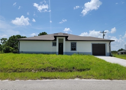 886 Milwaukee Boulevard - Photo 1