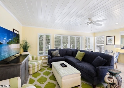 286 4th Street S - Photo 1