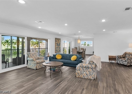 1020 Swallow Avenue - Photo 1