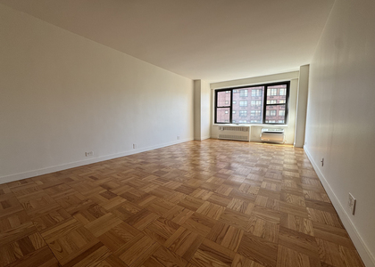 4th Avenue - Photo 1