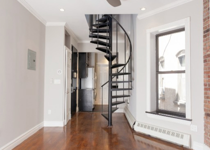 East 28 Street - Photo 1