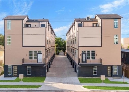 723 W 10th Street - Photo 1