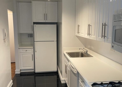8th Avenue / W 52nd St - Photo 1