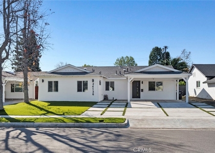 24136 Kittridge - Photo 1