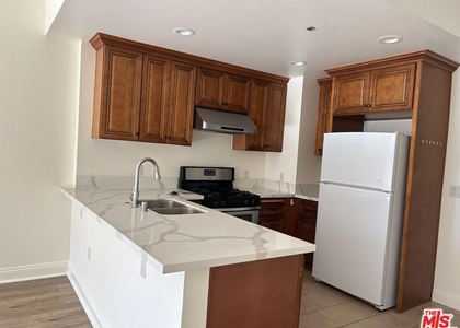345 S Gramercy Place - Photo 1