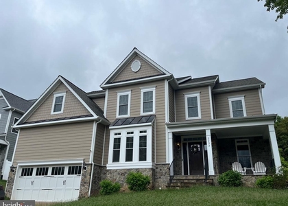 2233 N Underwood Street - Photo 1