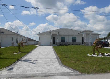 320 Poplar Street - Photo 1