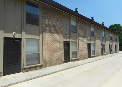 2504 N Hudson Avenue - Photo 1