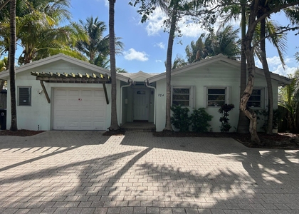 704 Ne 20th Avenue - Photo 1