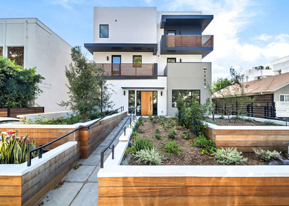 1123 N Formosa Avenue - Photo 1