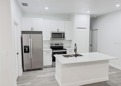 4700 Sunbeam Street - Photo 1