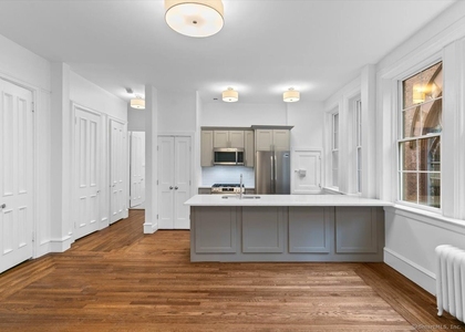 284 Orange Street - Photo 1