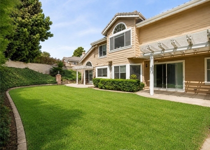 2811 N Roxbury - Photo 1