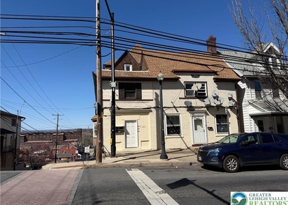 1201 E 4th Street - Photo 1