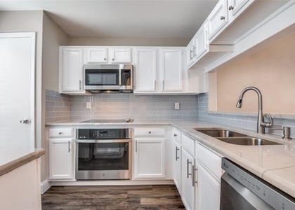 202 Samuel Boulevard - Photo 1
