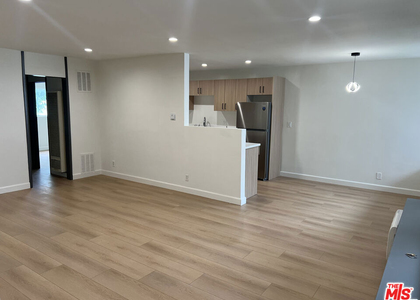1253 N Hayworth Avenue - Photo 1