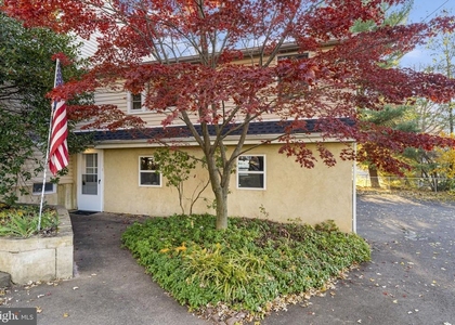 225 Pershing Avenue - Photo 1