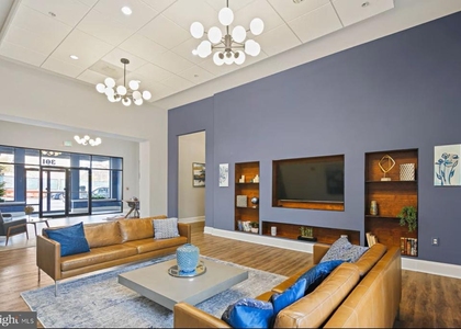 301 W Franklin Street - Photo 1