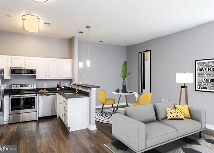 301 W Franklin Street - Photo 1
