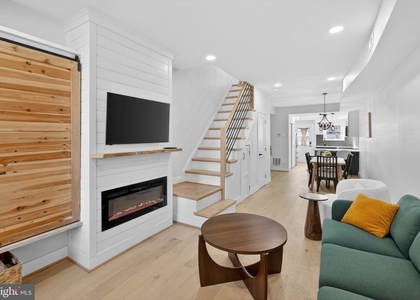 2015 Gales Street Ne - Photo 1