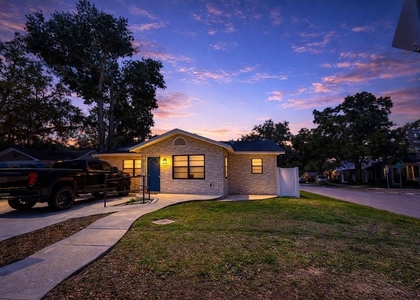 7218 N Highland Avenue - Photo 1