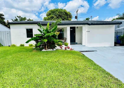 5365 N Andrews Avenue - Photo 1