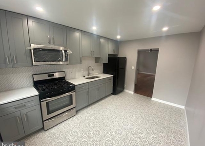 2555 Grays Ferry Avenue - Photo 1