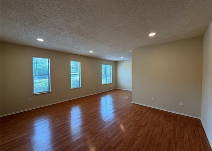 1203 W 49th St - Photo 1