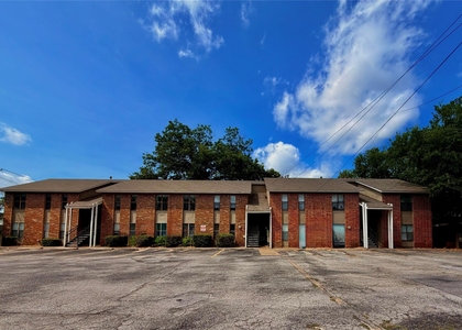 1203 W 49th St - Photo 1
