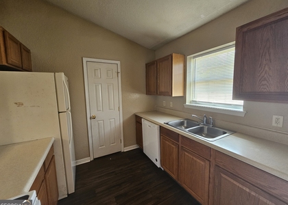 107 Lively Oaks - Photo 1