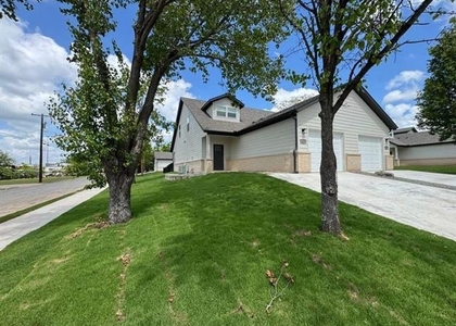 419 W Dulin Street - Photo 1