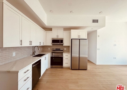 3977 Beverly Boulevard - Photo 1