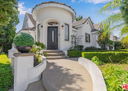 367 S Oak Avenue - Photo 1