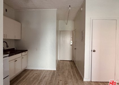 920 S Hobart Blvd - Photo 1