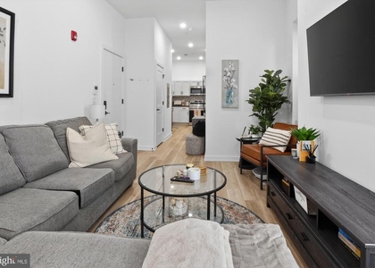 1415 Locust Street - Photo 1