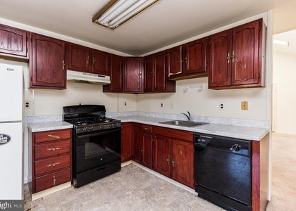 540 N 4th Street - Photo 1