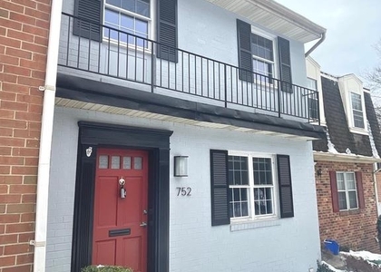 752 College Parkway - Photo 1