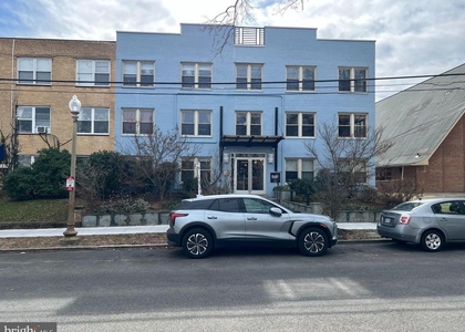 922 Madison Street Nw - Photo 1