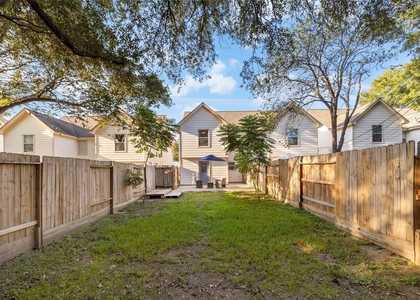 207 Foster Street - Photo 1
