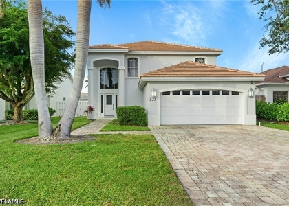 523 103rd Avenue N - Photo 1