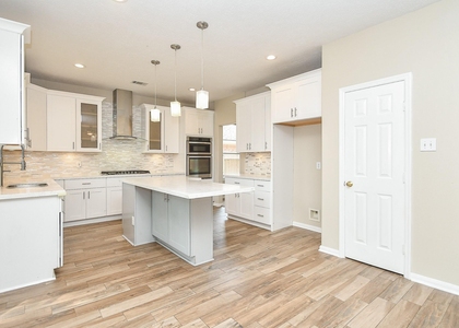 215 Windrift Court - Photo 1