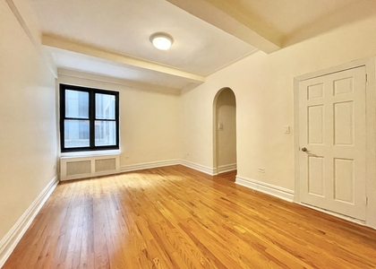 East 11th Street & 2nd Avenue - Photo 1