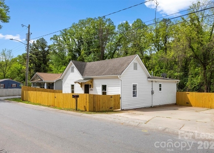 2942 Reid Avenue - Photo 1