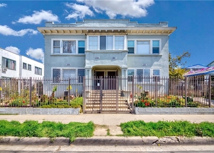 1308 1/2 S Van Ness Avenue - Photo 1