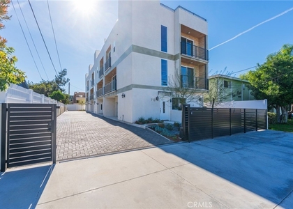 712 N Chestnut Avenue - Photo 1