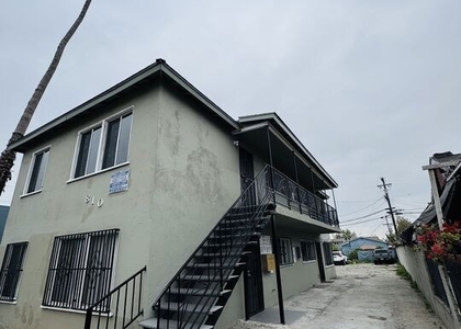 810 W 62nd Street - Photo 1