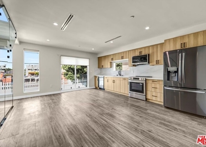 1309 N Sycamore Avenue - Photo 1